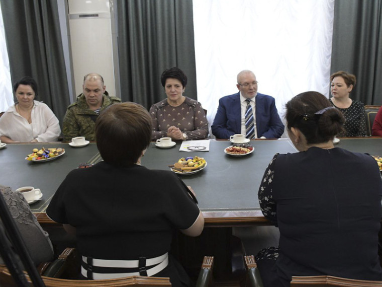 «Чай со СВОими».